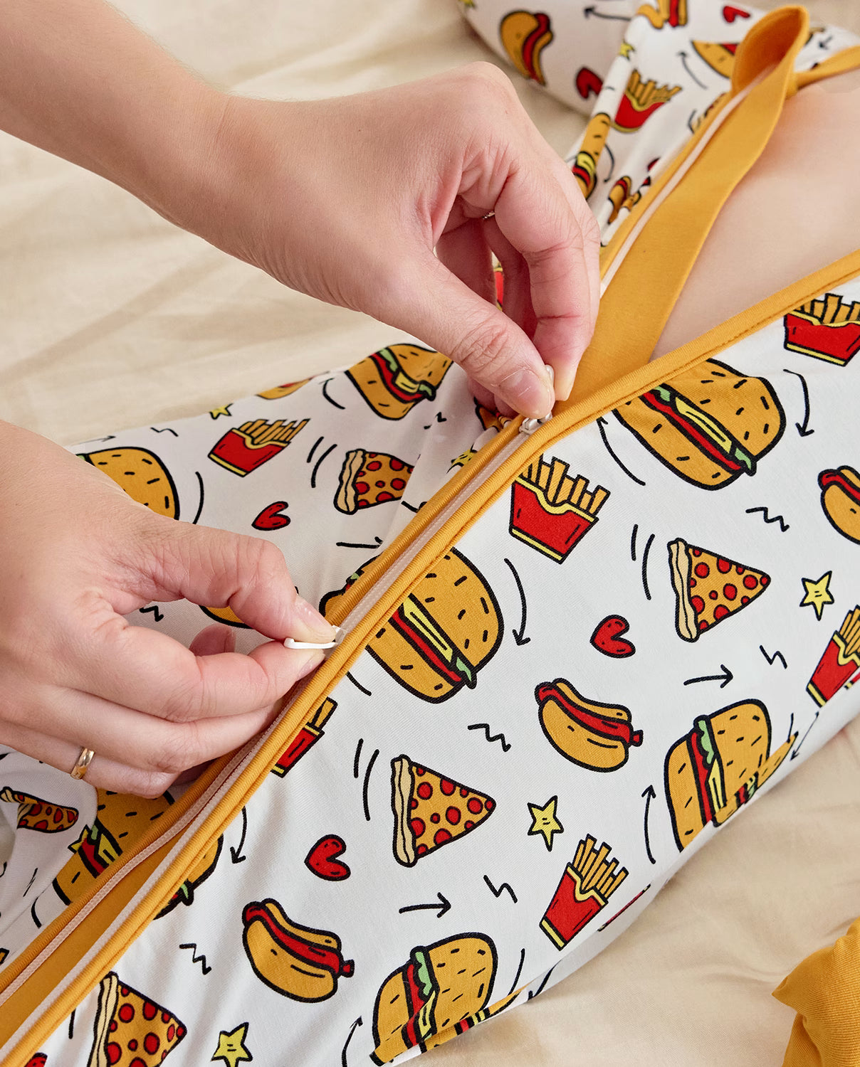 Burger &amp; Buddies Bamboo Zippy, burger and buddies bamboo zippy detail two way zipper 03