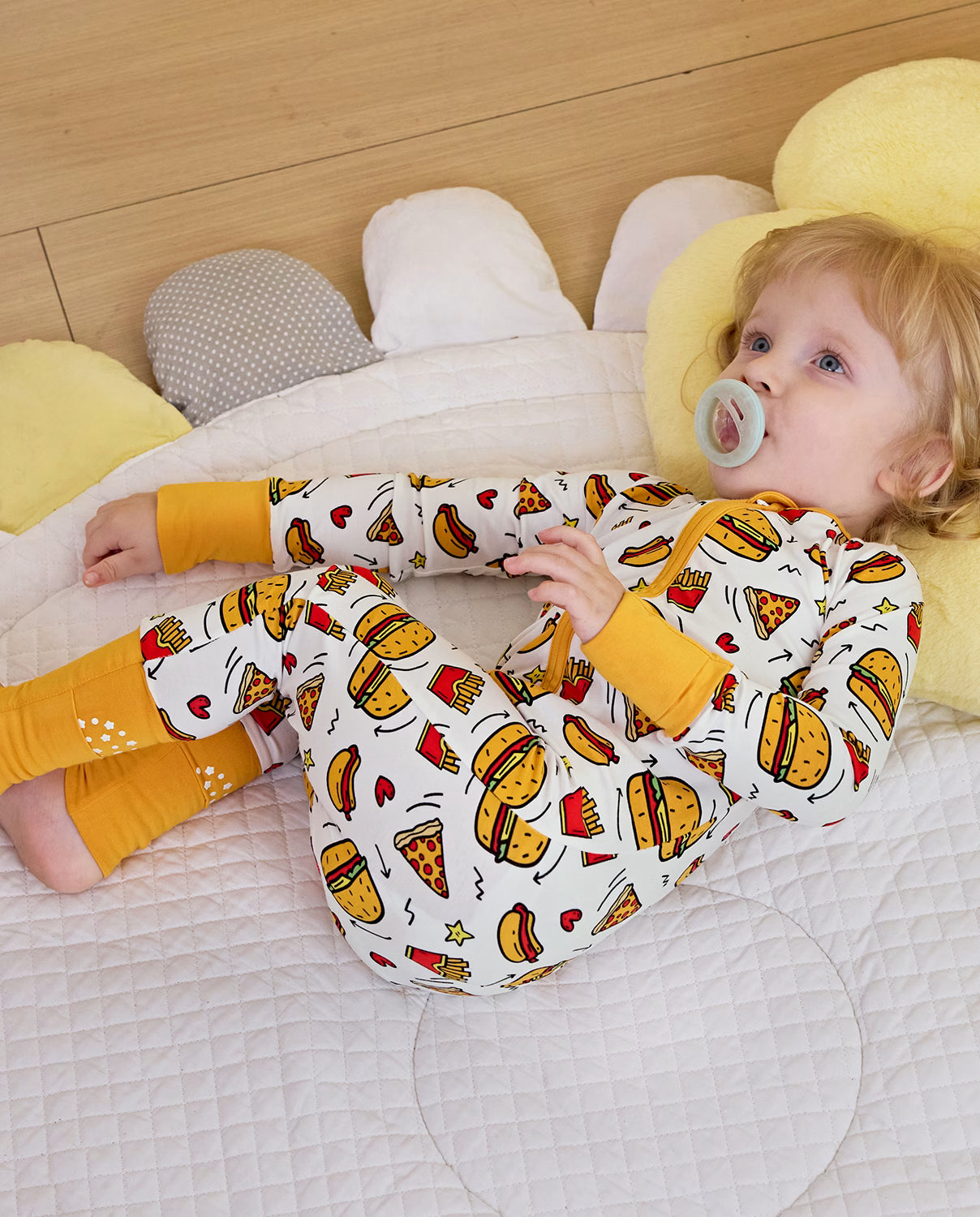 Burger &amp; Buddies Bamboo Zippy, burger and buddies bamboo zippy lifestyle lounger play 05