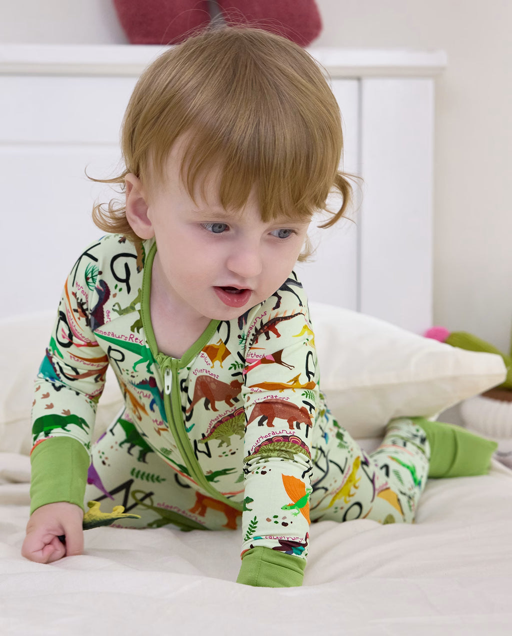 Dino Handbook Bamboo Zippy, dino handbook bamboo zippy lifestyle crawling closeup 06