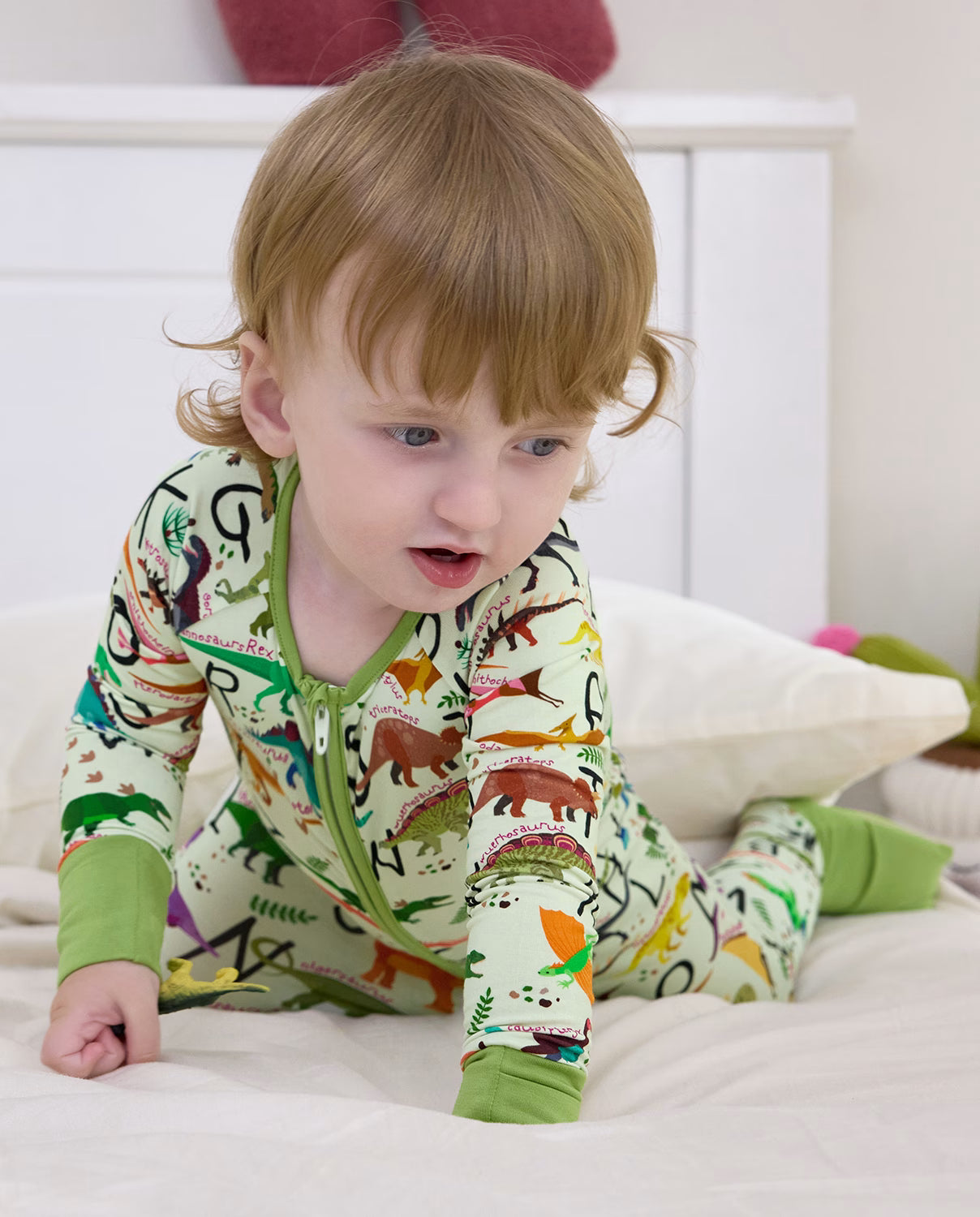 Dino Handbook Bamboo Zippy, dino handbook bamboo zippy lifestyle crawling closeup 06