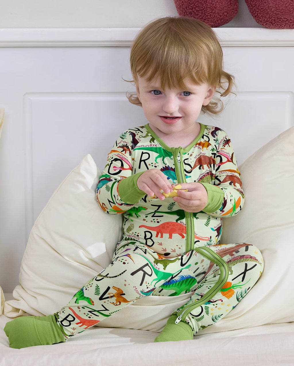 Dino Handbook Bamboo Zippy, dino handbook bamboo zippy lifestyle sitting front 01