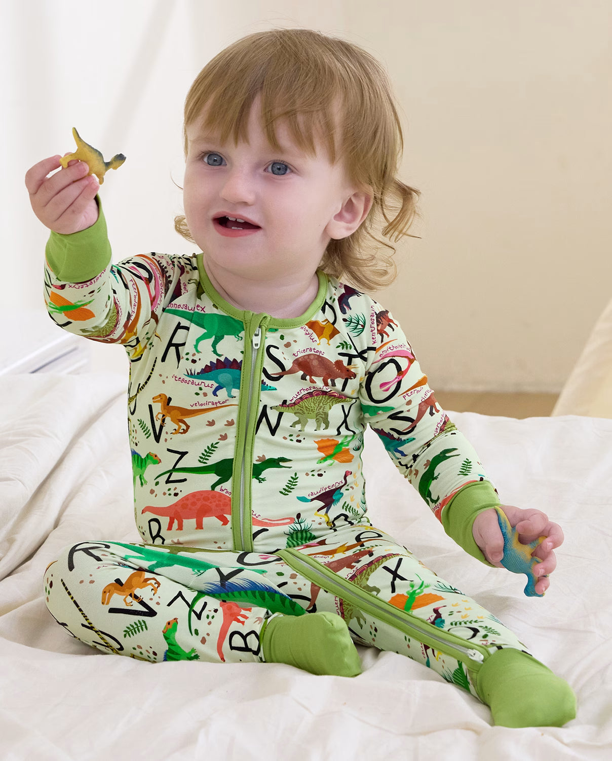 Dino Handbook Bamboo Zippy, dino handbook bamboo zippy lifestyle sitting toy 04