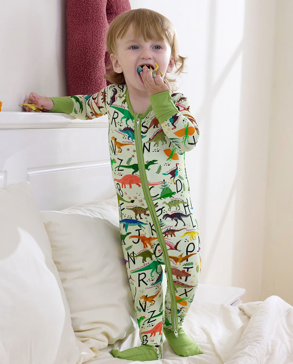 Dino Handbook Bamboo Zippy, dino handbook bamboo zippy lifestyle standing snack 03