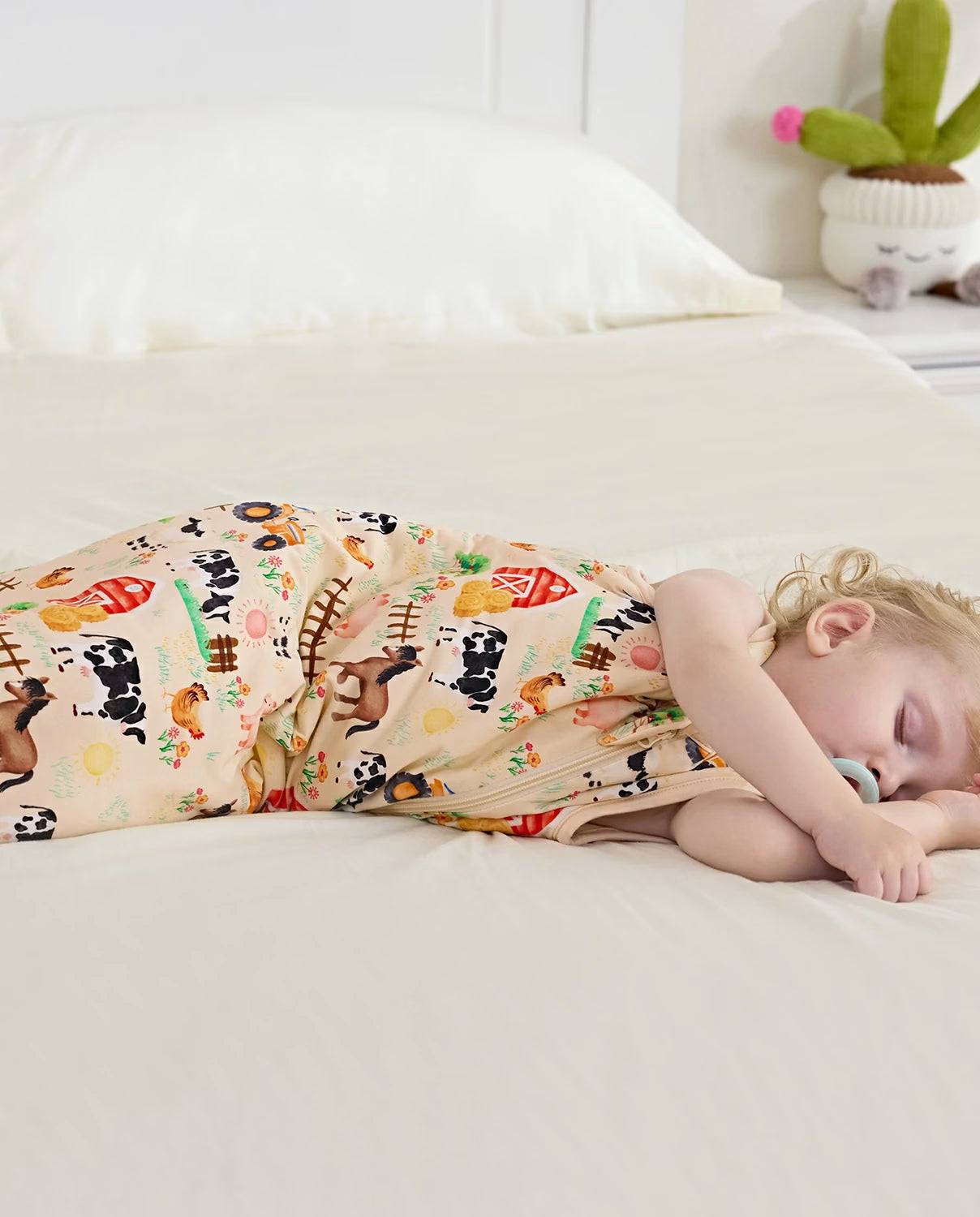 Happy Farmyard Bamboo Baby Sleep Sack, happy farmyard bamboo baby sleep sack side sleep 02