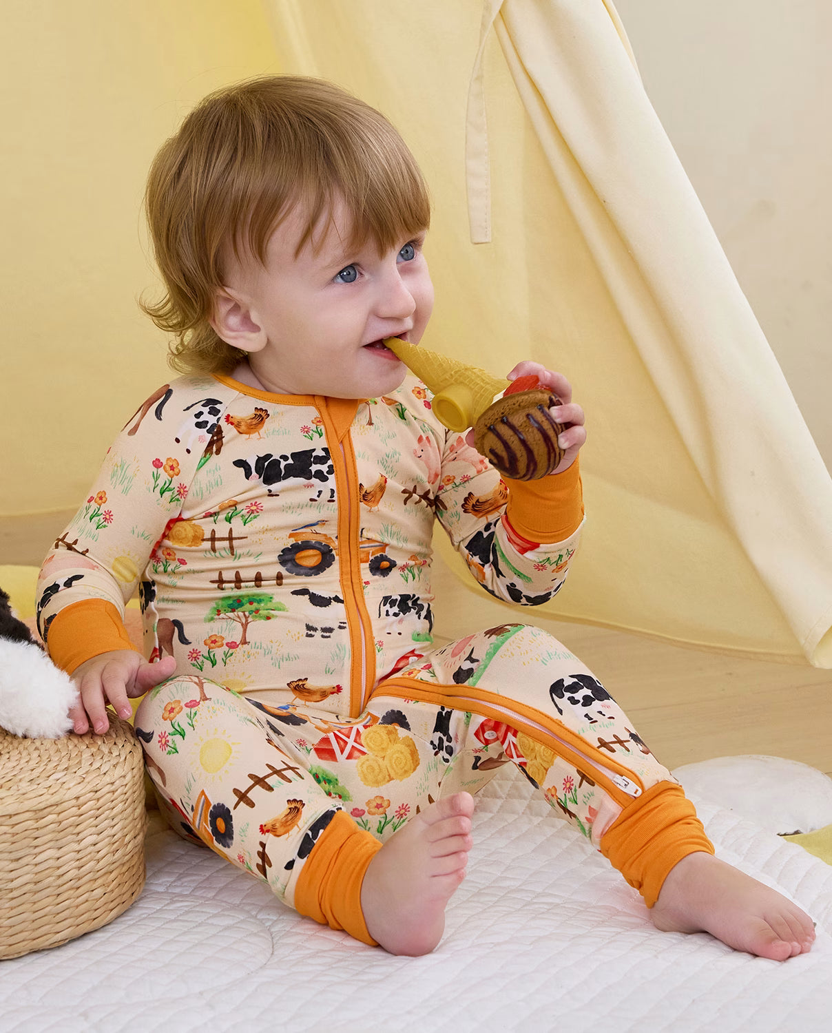 Happy Farmyard Bamboo Zippy, happy farmyard bamboo zippy lifestyle toddler snack time 05