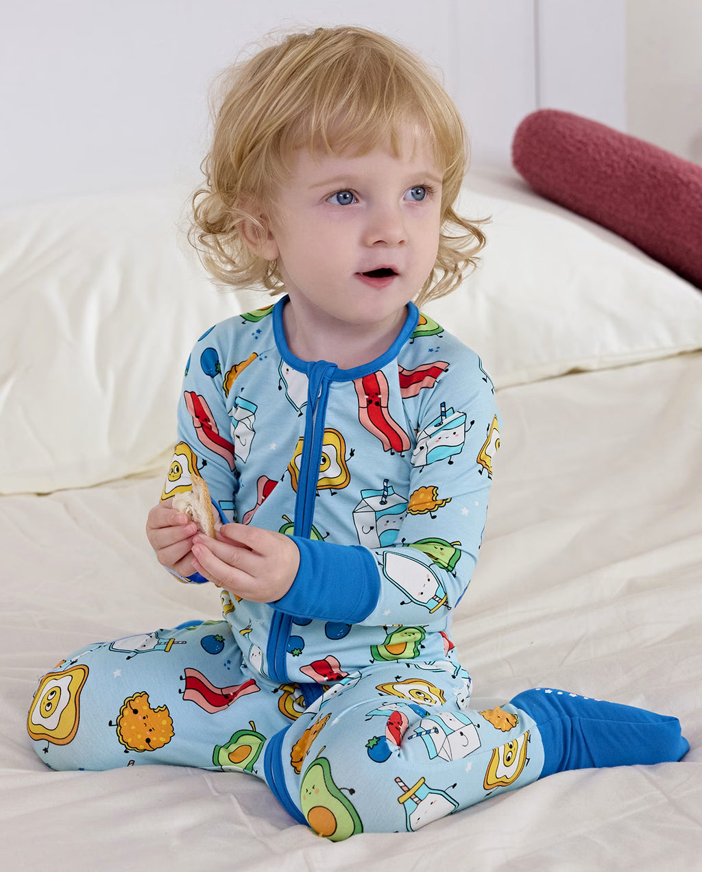 Little Breakfast Bamboo Zippy, little breakfast bamboo zippy lifestyle seated bed 07