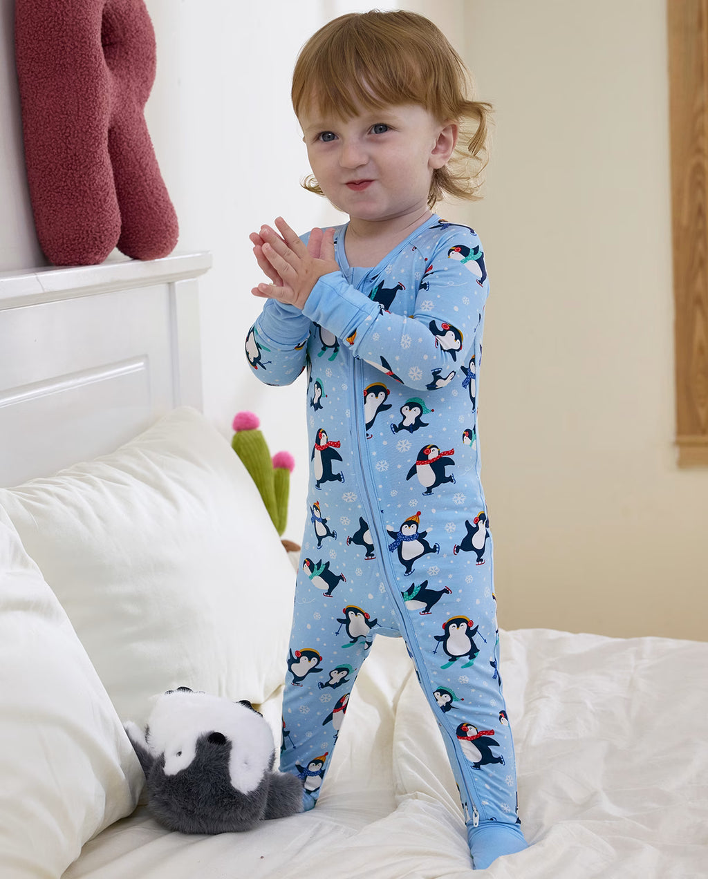 Penguin Snows Bamboo Zippy, penguin snows bamboo zippy lifestyle clapping bed 07