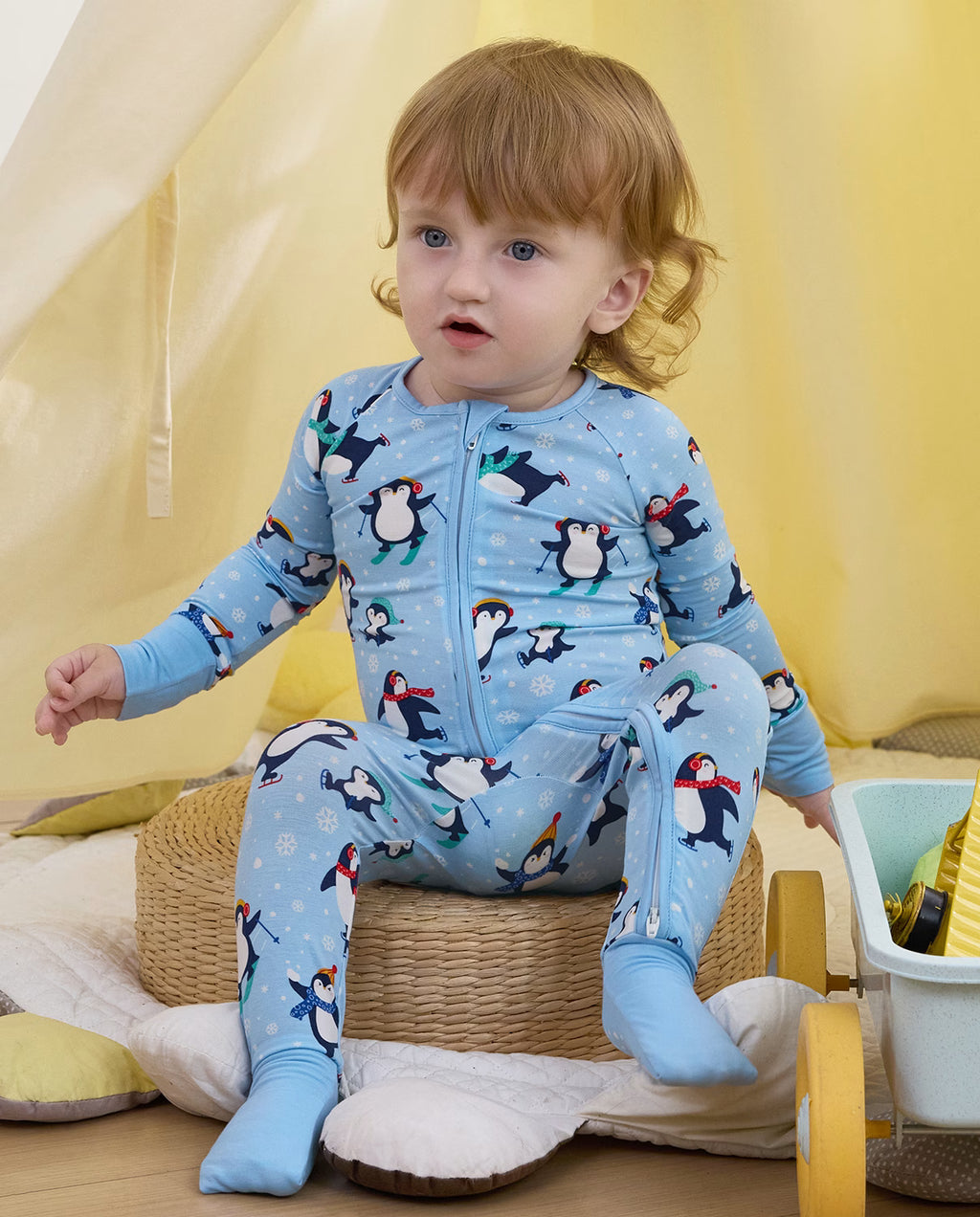 Penguin Snows Bamboo Zippy, penguin snows bamboo zippy lifestyle toddler sitting play tent 01