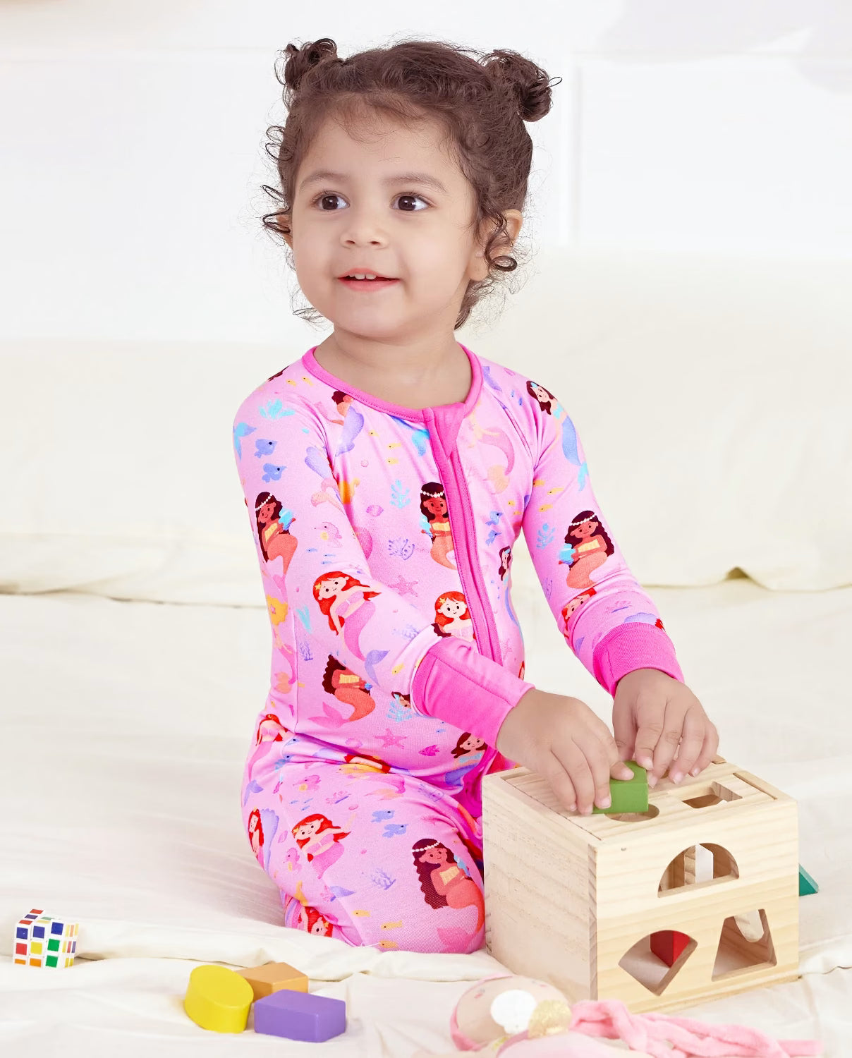 Seashell Kiss Bamboo Zippy, seashell kiss bamboo zippy front lifestyle