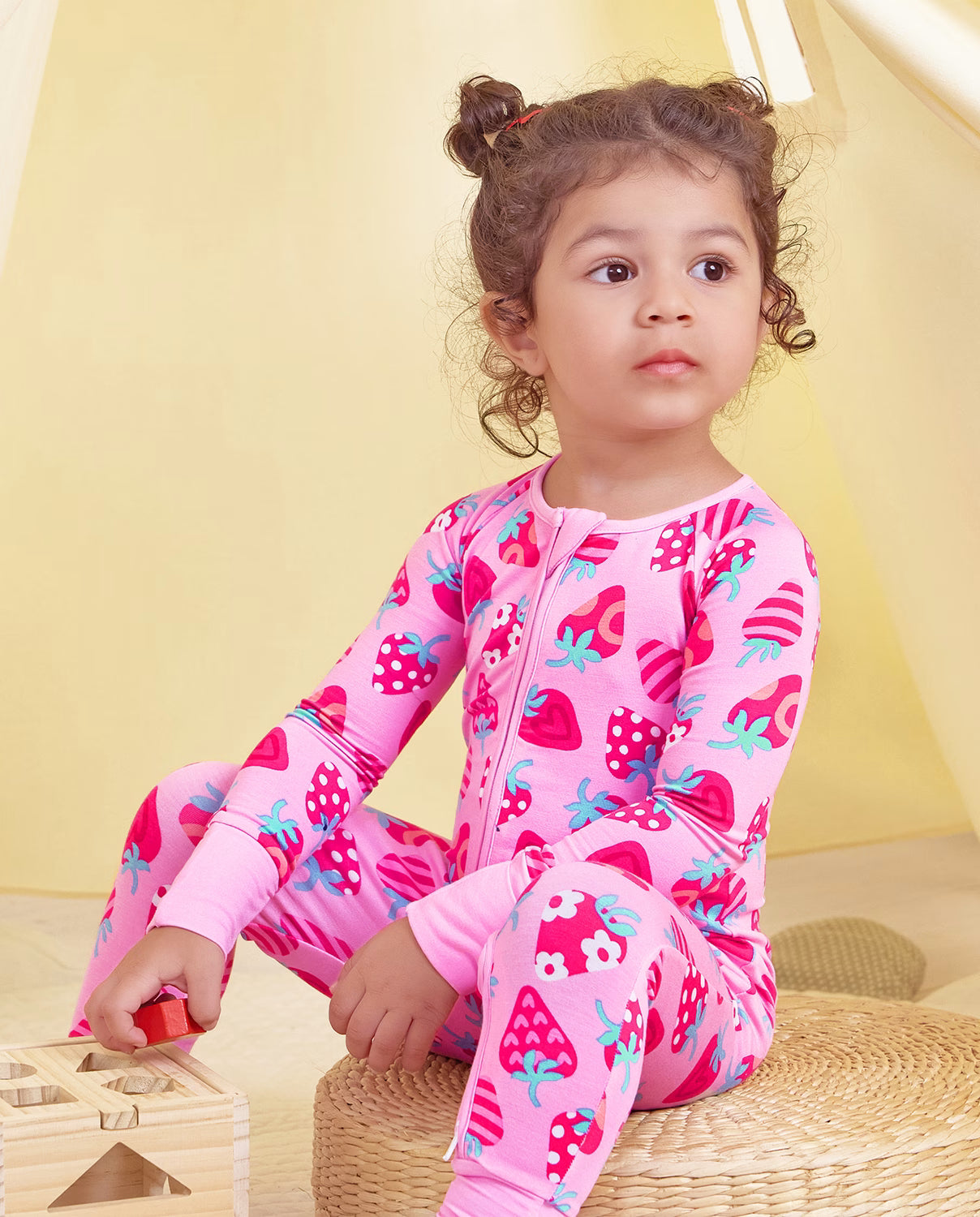 Strawberry Kisses Bamboo Zippy, strawberry kisses bamboo zippy 07 lifestyle teepee sitting