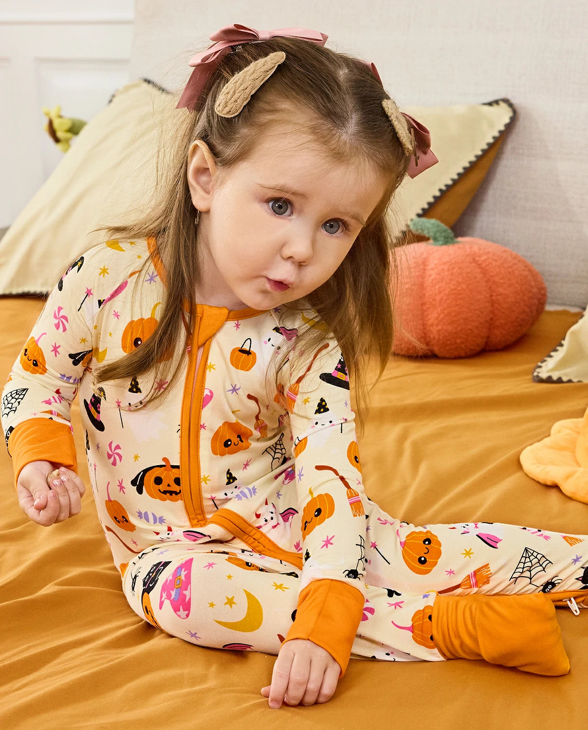 spooky-sweet-bamboo-zippy-lifestyle-03.webp